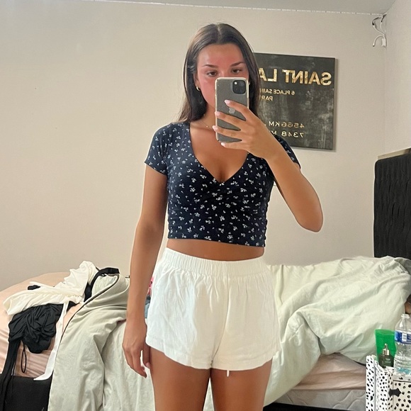 Brandy Melville Cropped Floral Top S - Picture 1 of 3